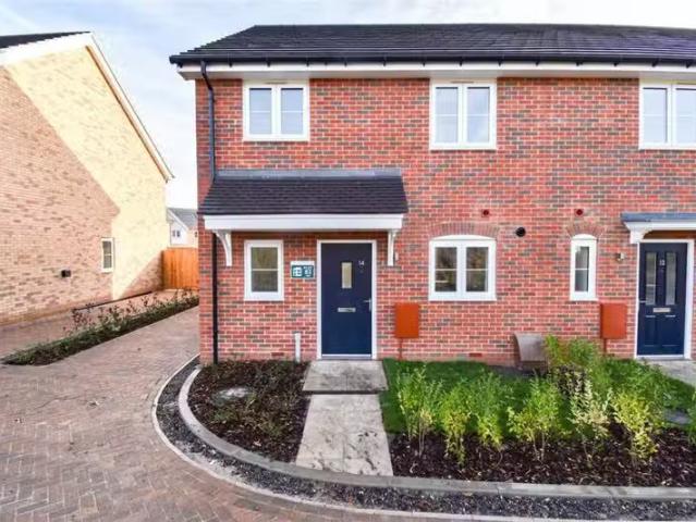 Cheap 2 BA 3 bedroom end of terrace house for rent in Coventry.