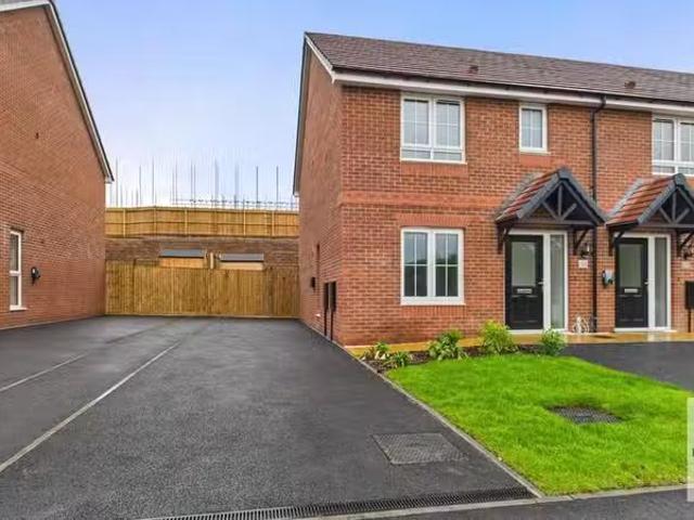 Cheap 2 BA 3 bedroom end of terrace house for rent in Palin Ro.