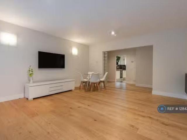 Nice 2 BA 3 bedroom flat for rent in Wentworth, Poole, BH14