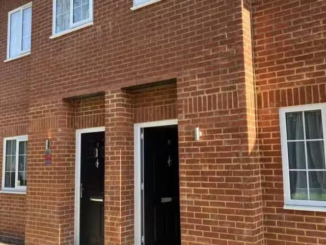 Rental! 2 BA 3 bedroom house for rent in Pinecoat drive, CR8