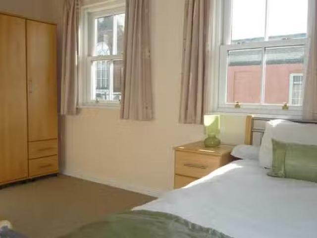 Deal! 2 BA 3 bedroom house for rent in 7E Victoria Street, Ely.