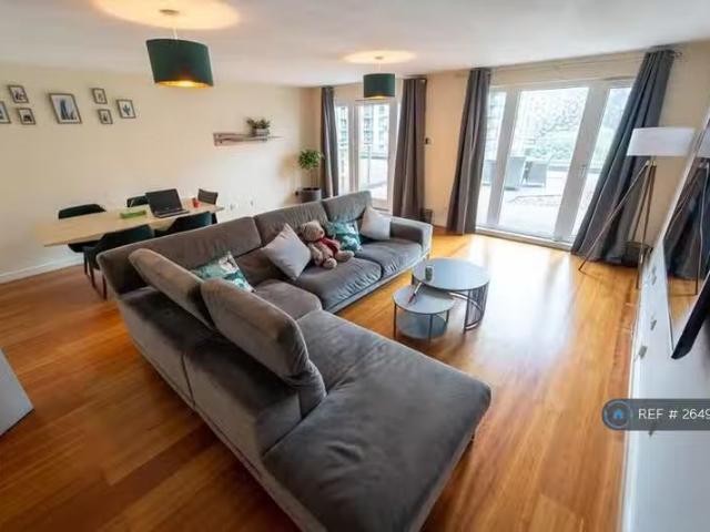 Charming 2 BA 3 bedroom penthouse for rent in The Mailbox, Bir.
