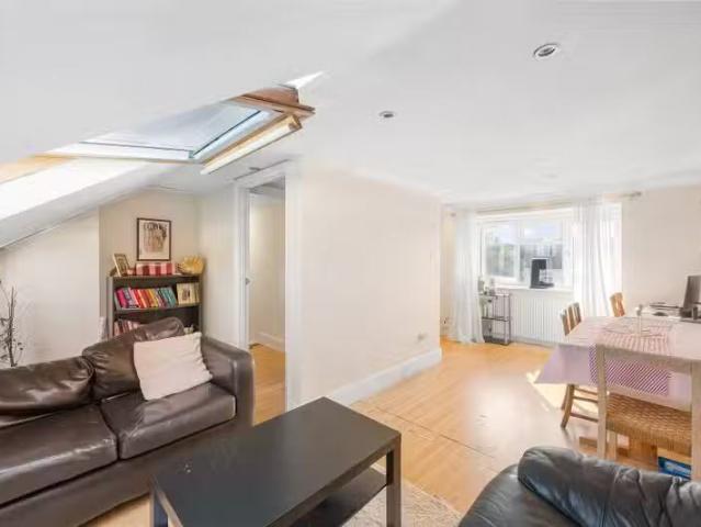 Nice 2 BA 3 bedroom property to let in Montana Road, London, S.