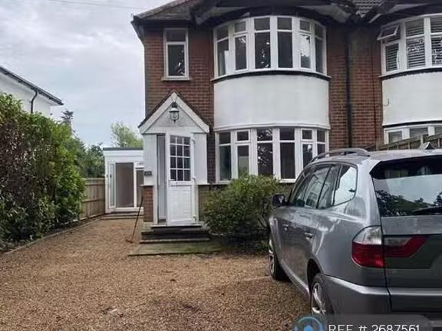 Nice 2 BA 3 bedroom semi detached house for rent in Farleigh R.
