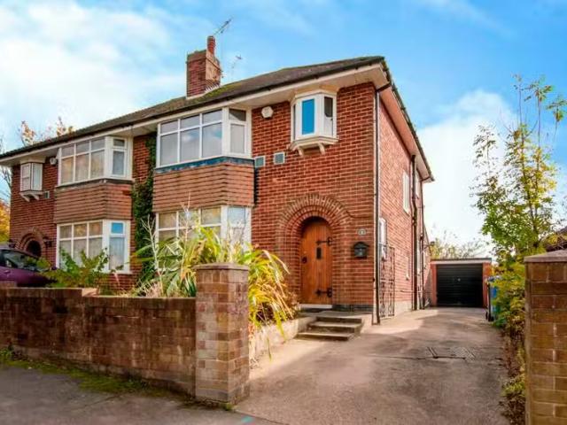Cheap 2 BA 3 bedroom semi detached house for rent in Maxwell A.