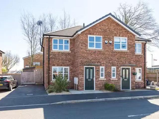 Rental! 2 BA 3 bedroom semi detached house for rent in Nightin.