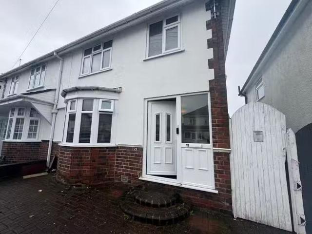 New 2 BA 3 bedroom semi detached house for rent in Springfield.