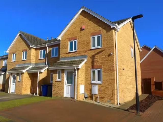 Just in! 2 BA 3 bedroom semi detached house for rent in Wakela.