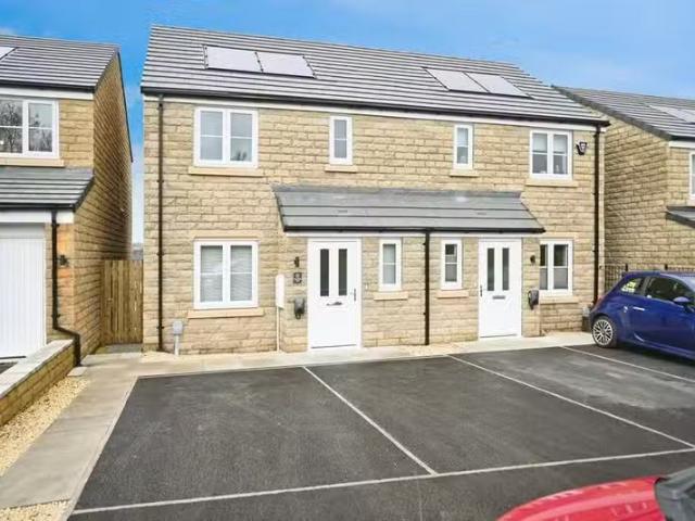 New 2 BA 3 bedroom semi detached house for rent in Westfield V.