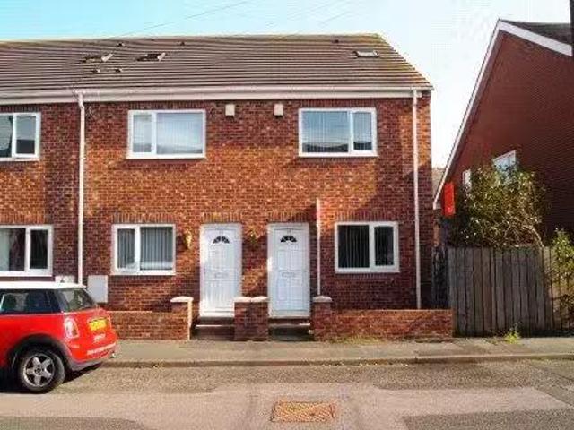Just in! 2 BA 3 bedroom terraced house for rent in Littleburn.