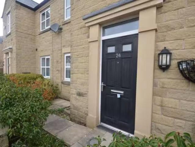 Rental! 2 BA 3 bedroom terraced house for rent in Stanhill Roa.