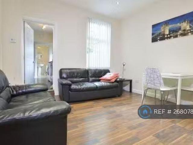 Cozy 2 BA 1 bedroom house share for rent in Cambridge Street.
