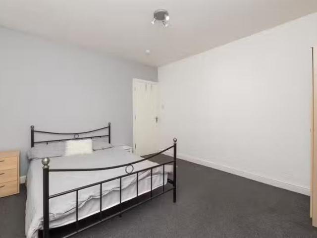 For Rent! 2 BA 1 bedroom house share for rent in Deep Pit Road.
