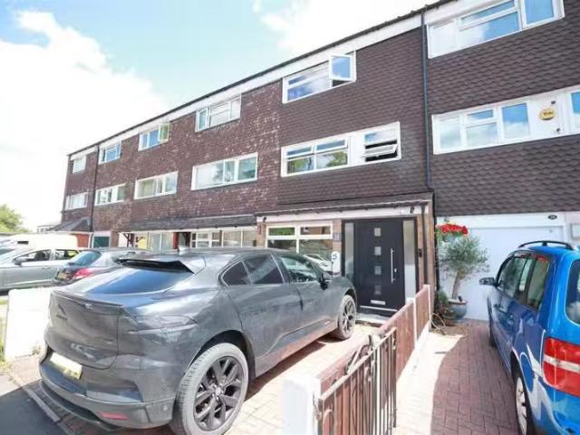 Just in! 2 BA 1 bedroom house share for rent in Taw Close, Bir.