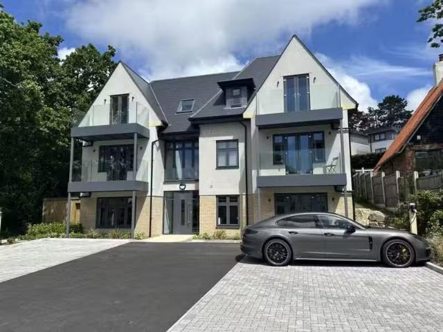 Nice 2 BA 2 bedroom apartment for rent in Danecourt Road, Park.