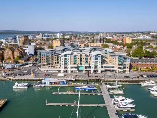Rental! 2 BA 2 bedroom apartment for rent in Dolphin Quays, Th.
