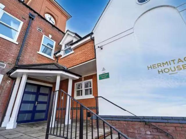 For Rent! 2 BA 2 bedroom apartment for rent in Hermitage House.