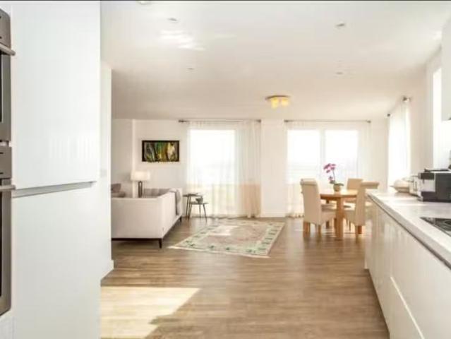 Unique 2 BA 2 bedroom duplex for rent in Hobson Road, Trumping.