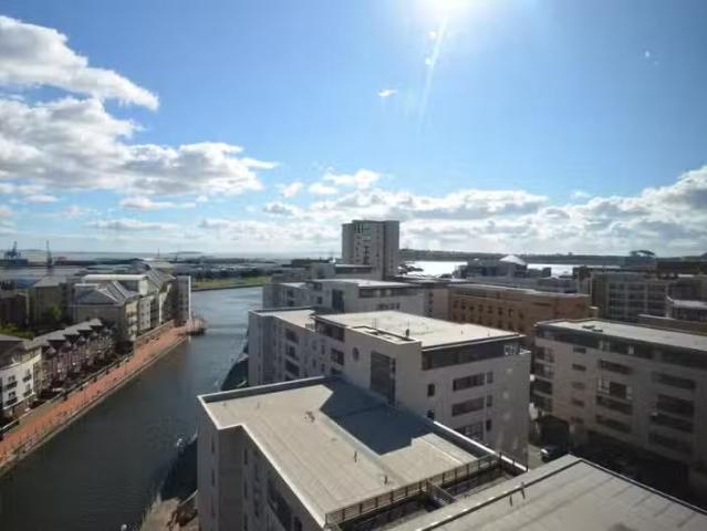 Just in! 2 BA 2 bedroom flat for rent in Falcon Drive, Cardiff.