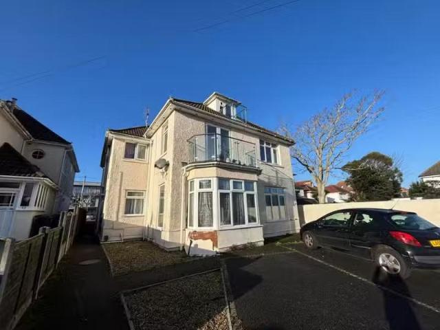 Unique 2 BA 2 bedroom flat for rent in Stourcliffe Avenue, Sou.