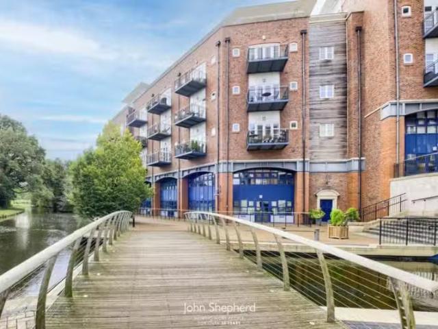 Deal! 2 BA 2 bedroom flat for rent in Waterside, Shirley, Soli.