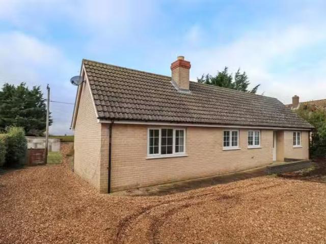 Unique 2 BA 4 bedroom detached bungalow for rent in Great Fen.