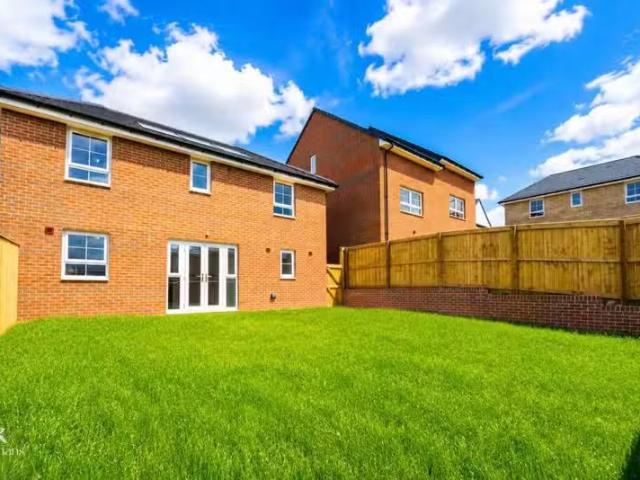 Charming 2 BA 4 bedroom detached house for rent in Burdock Pas.