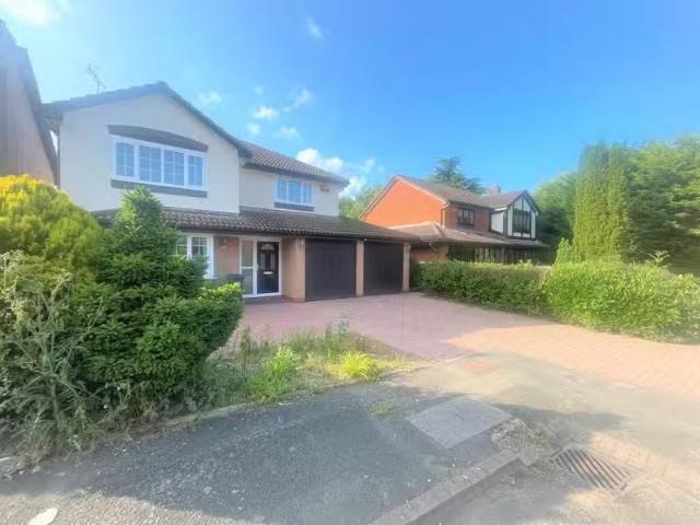 Cheap 2 BA 4 bedroom detached house for rent in Hollington Way.