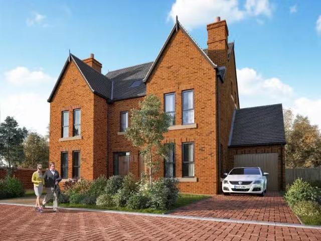 Just in! 2 BA 4 bedroom detached house for rent in Relicks Mos.