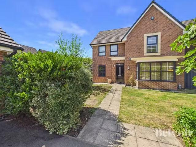 Cozy 2 BA 4 bedroom detached house for rent in Rivenhall Squar.