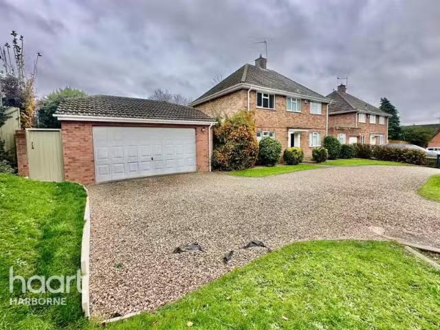 Charming 2 BA 4 bedroom detached house for rent in Tennal Driv.