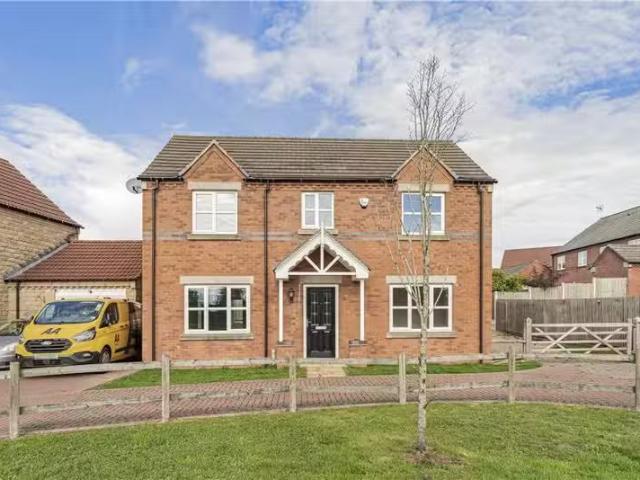 Deal! 2 BA 4 bedroom detached house for rent in Thurgaton Way.