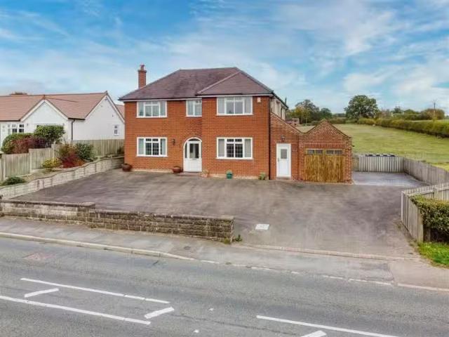 Deal! 2 BA 4 bedroom detached house for rent in Whitegates, Ba.