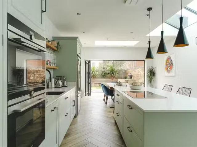 Just in! 2 BA 4 bedroom house for rent in Roding Road, Hackney.