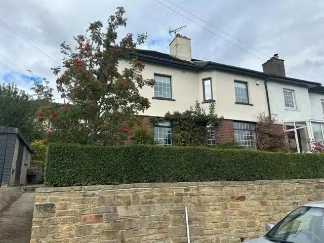 Nice 2 BA 4 bedroom semi detached house for rent in Scott Lane.