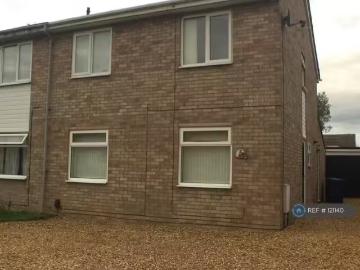 New 2 BA 4 bedroom semi detached house for rent in Swavesey, S.