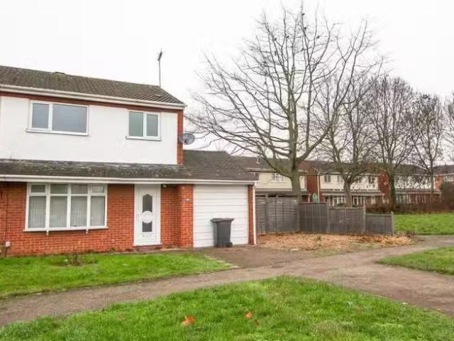 For Rent! 2 BA 4 bedroom semi detached house for rent in Tresi.
