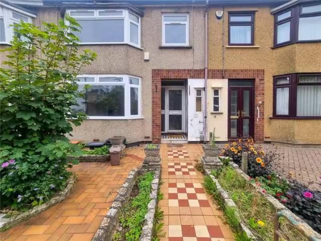 Cheap 2 BA 4 bedroom terraced house for rent in College Road.