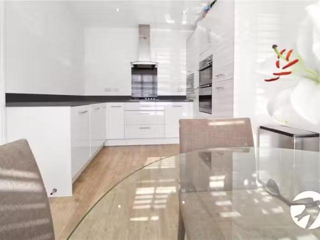 Unique 2 BA 4 bedroom terraced house for rent in Emmeline Aven.