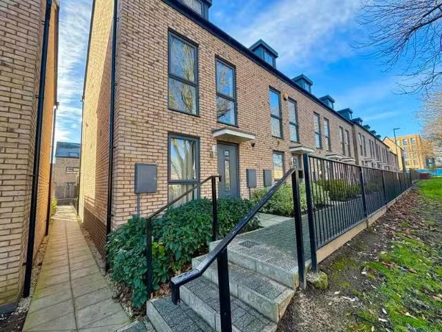New 2 BA 4 bedroom town house for rent in Hope Street, Birming.
