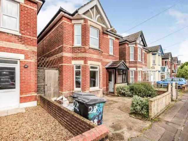 Nice 2 BA 5 bedroom detached house for rent in Osborne Road, B.