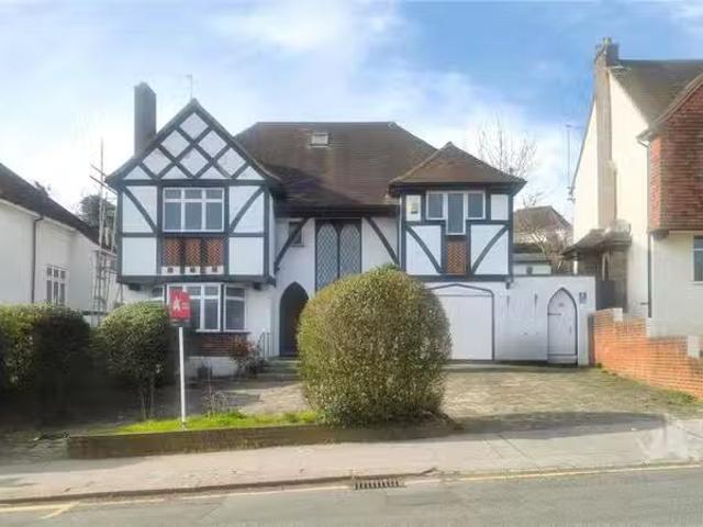 Deal! 2 BA 5 bedroom detached house for rent in Pampisford Roa.