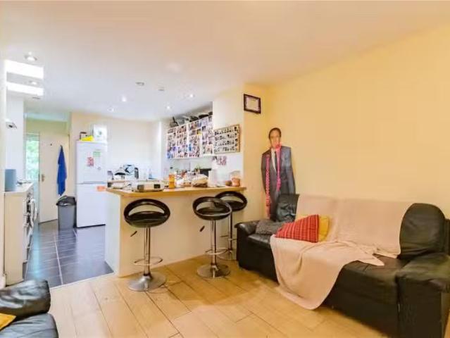 Deal! 2 BA 6 bedroom house for rent in Heeley Road, Birmingham.