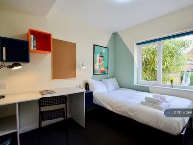 For Rent! 2 BA 6 bedroom terraced house for rent in Beatty Ave.