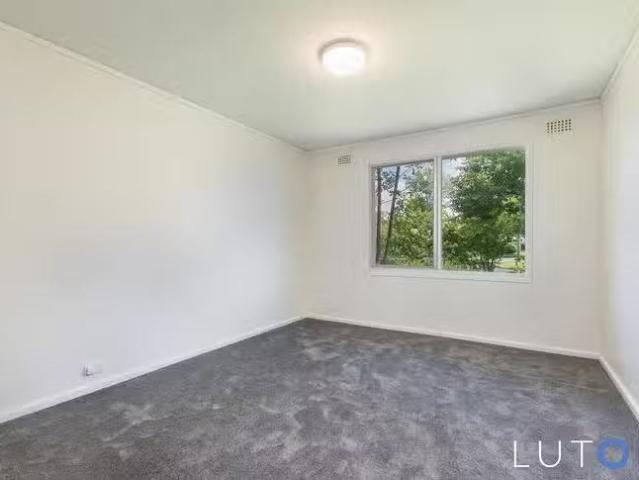 Deal! 2 Becker Place, Downer, ACT 2602