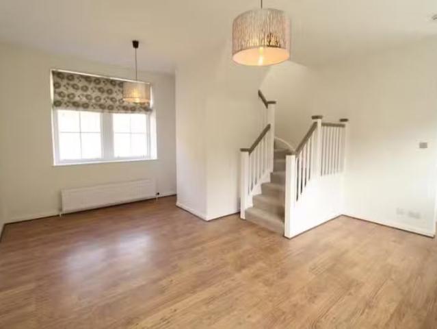 Deal! 2 bedroom terraced house for rent in Woodcot Court, Ston.