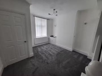 Unique 2 bedroom terraced house for rent in Cadman Street, Wor.