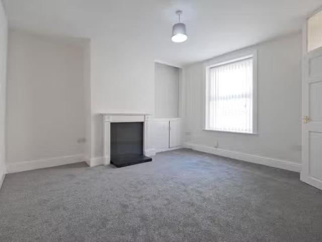 Unique 2 bedroom terraced house for rent in Cotton Street, Pad.
