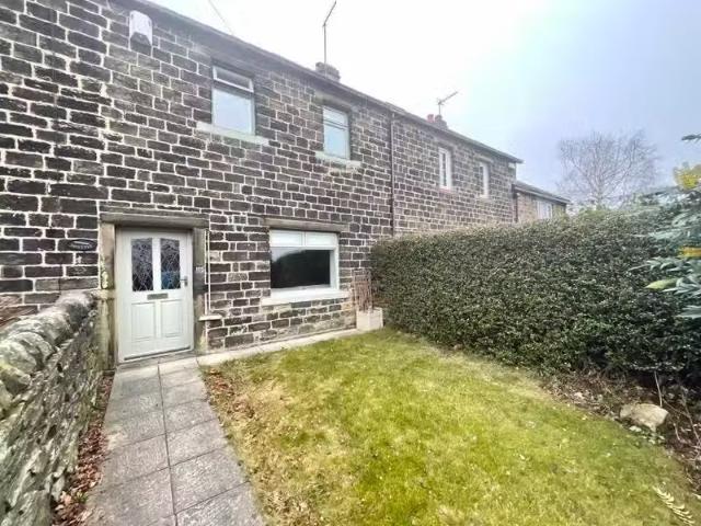 Nice 2 bedroom terraced house for rent in Gilstead Lane, Bingl.