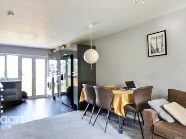 Nice 2 bedroom terraced house for rent in radburn Close, Harlo.